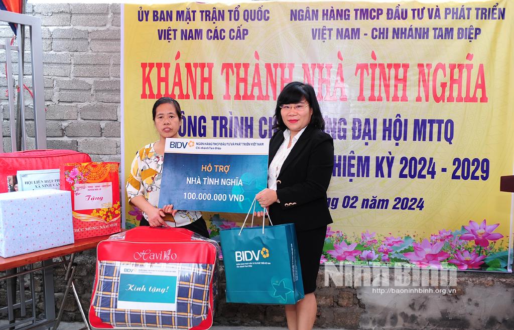 Khánh thành và bàn giao nhà tình nghĩa cho hộ có hoàn cảnh khó khăn