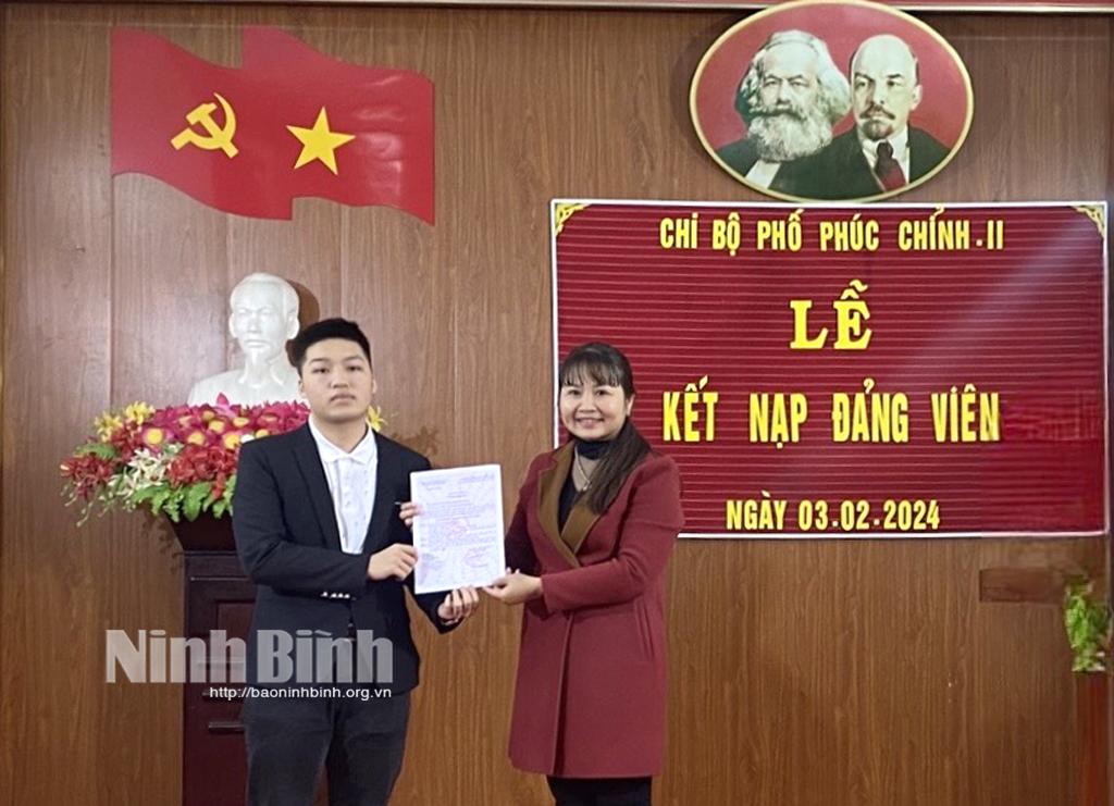 Thành phố Ninh Bình nâng cao chất lượng chính trị cho thanh niên trước khi lên đường nhập ngũ