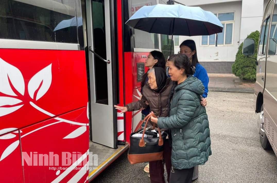 Bệnh viện Đa khoa tỉnh tổ chức "Chuyến xe nghĩa tình ngày Tết"