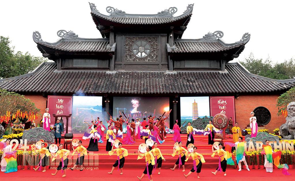 Gìn giữ nét đẹp văn hóa của lễ hội để thu hút khách du lịch