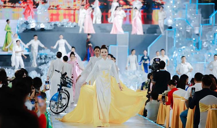 Nhà thiết kế Vũ Thảo Giang giới thiệu di sản các triều đại trong bộ sưu tập áo dài