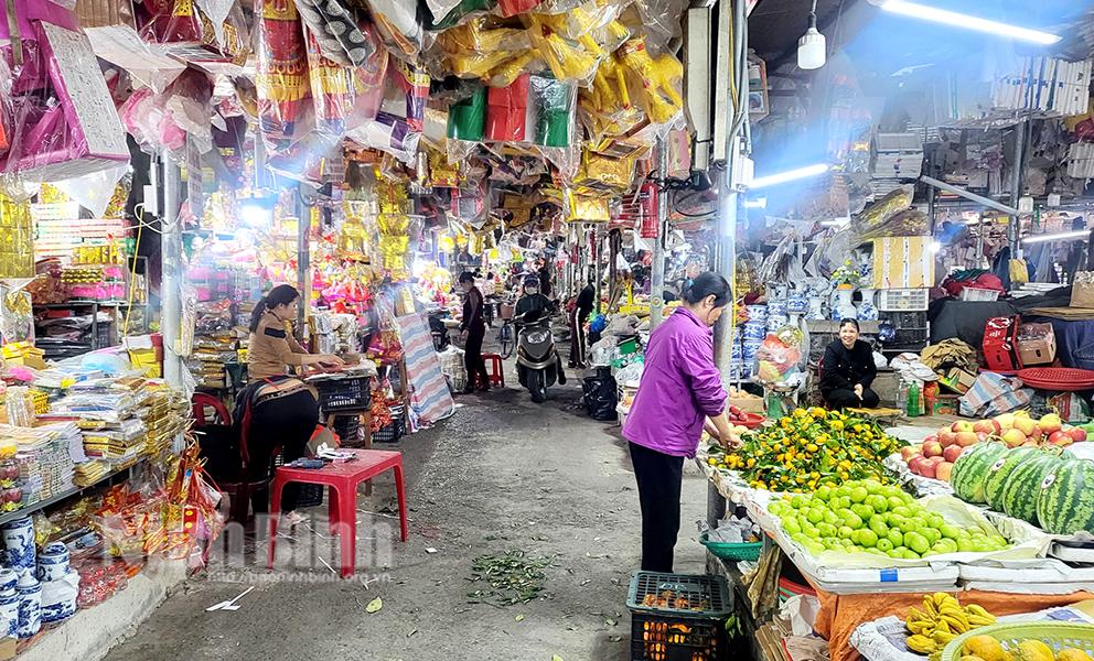 Thực hiện chủ trương di chuyển các hộ kinh doanh tại chợ Rồng đến địa điểm kinh doanh mới