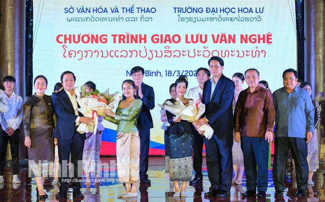 Chương trình giao lưu văn nghệ Việt Nam-Lào