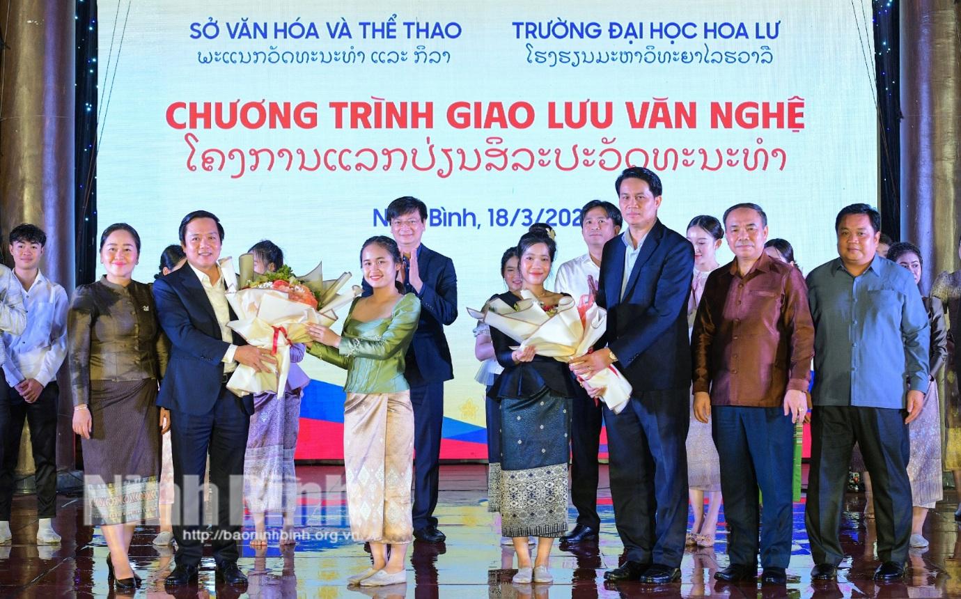 Chương trình giao lưu văn nghệ Việt Nam-Lào