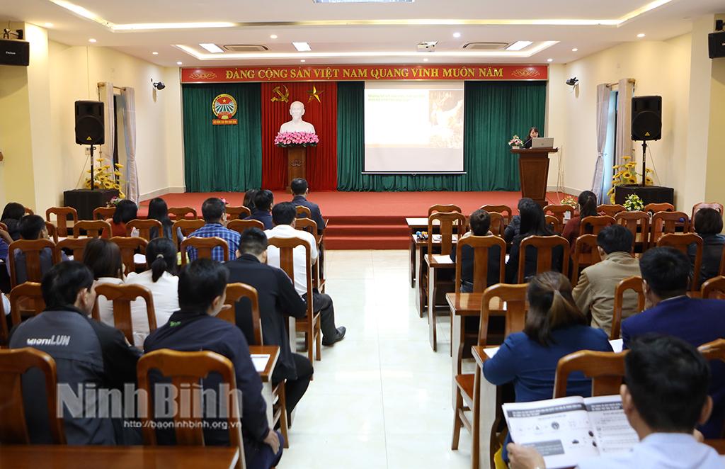 Truyền thông xử lý rác thải thân thiện với môi trường cho hội viên, nông dân