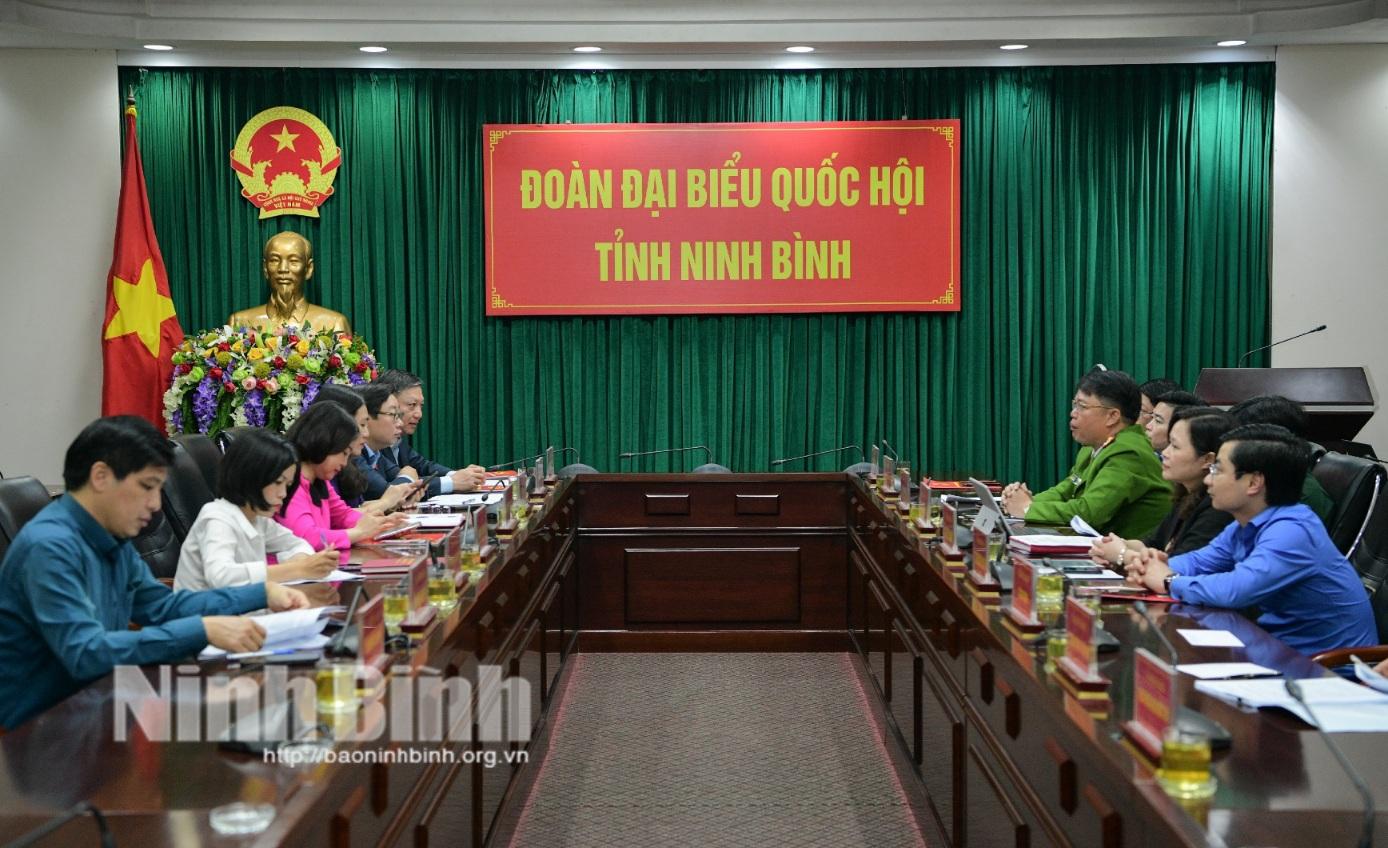 Ủy ban Thường vụ Quốc hội chất vấn nhóm vấn đề thuộc lĩnh vực tài chính