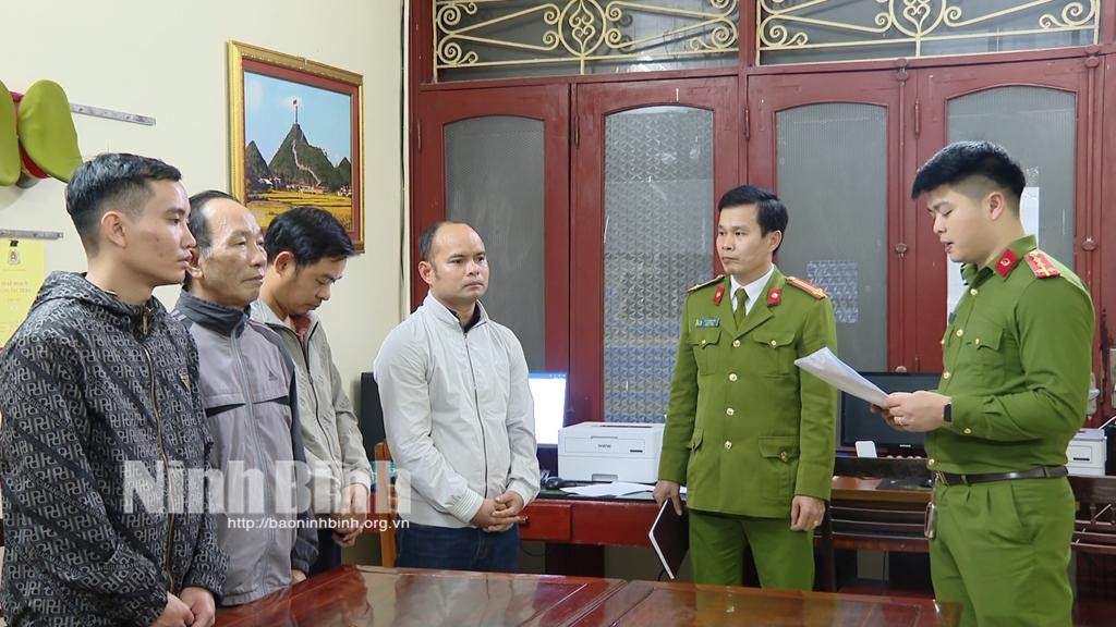 Khởi tố 4 bị can về tội "Lừa đảo chiếm đoạt tài sản" và tội "Làm giả con dấu, tài liệu của cơ quan, tổ chức"