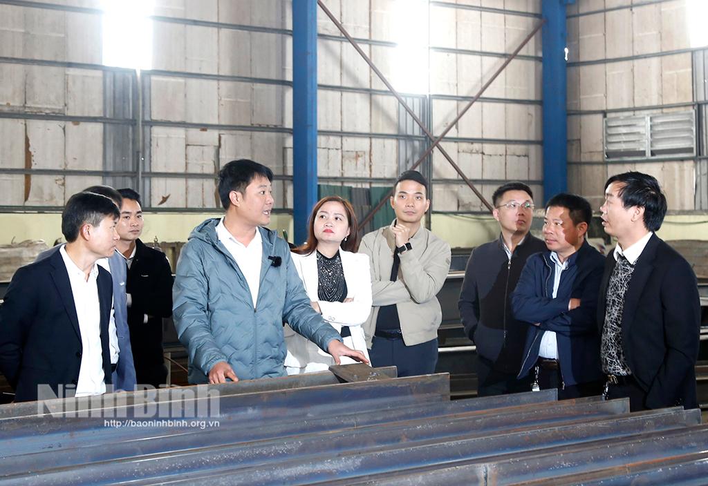 Hội Doanh nhân trẻ tỉnh thăm, tặng quà hội viên