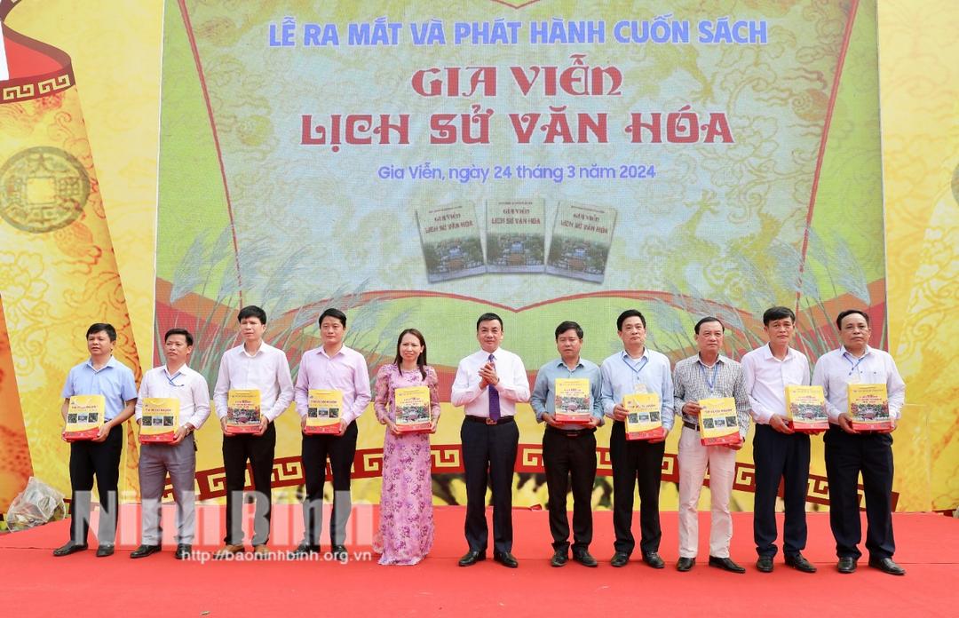 Lễ ra mắt và phát hành cuốn sách "Gia Viễn lịch sử văn hóa"