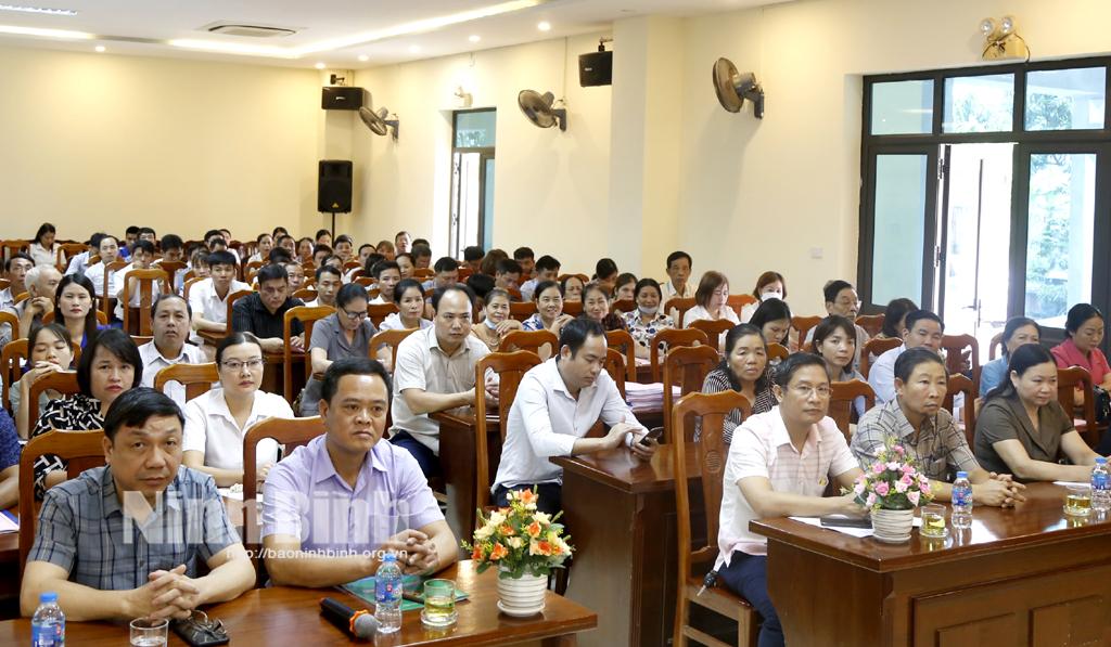 Tập huấn nâng cao nhận thức cho cán bộ, hội viên nông dân về phát triển kinh tế tập thể