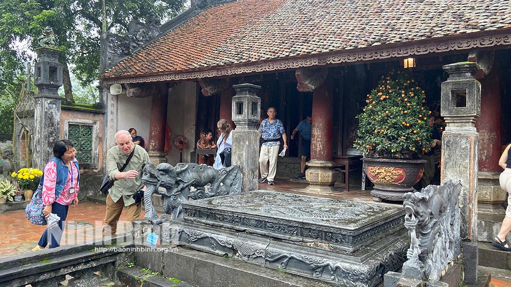 Bảo tồn và phát huy giá trị di sản Cố đô Hoa Lư gắn với phát triển du lịch