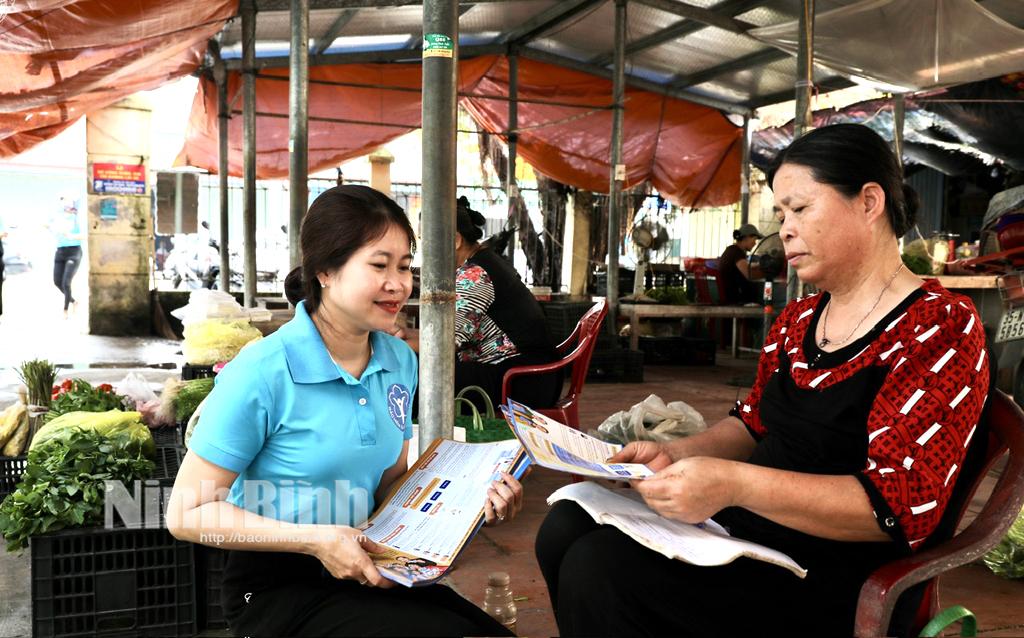 Đưa chính sách BHXH, BHYT đến với người dân