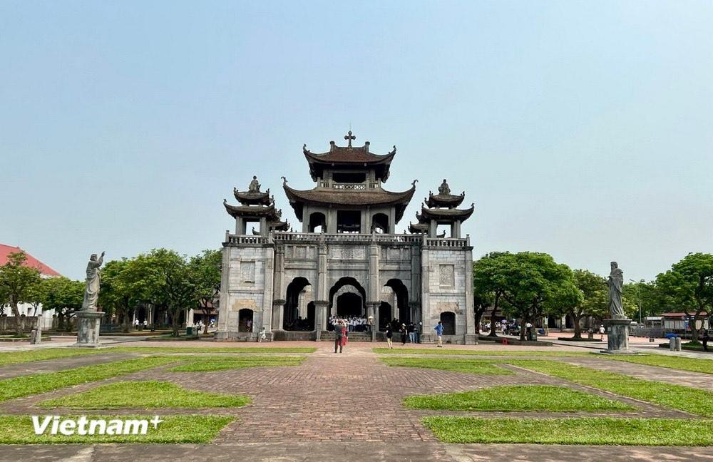 Nhà thờ đá Phát Diệm - công trình kiến trúc nguy nga kết hợp văn hóa Đông-Tây