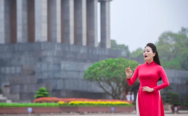Sao Mai Huyền Trang ra MV mừng sinh nhật Bác Hồ