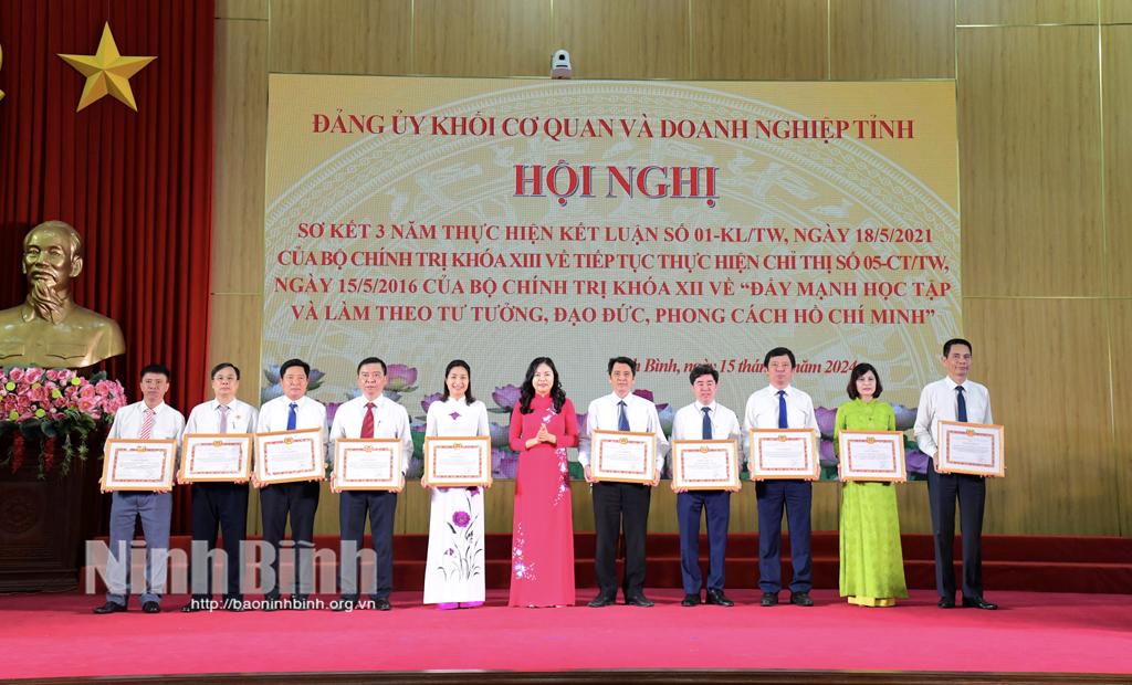 Đảng ủy Khối Cơ quan và Doanh nghiệp tỉnh sơ kết 3 năm thực hiện Kết luận số 01 của Bộ Chính trị