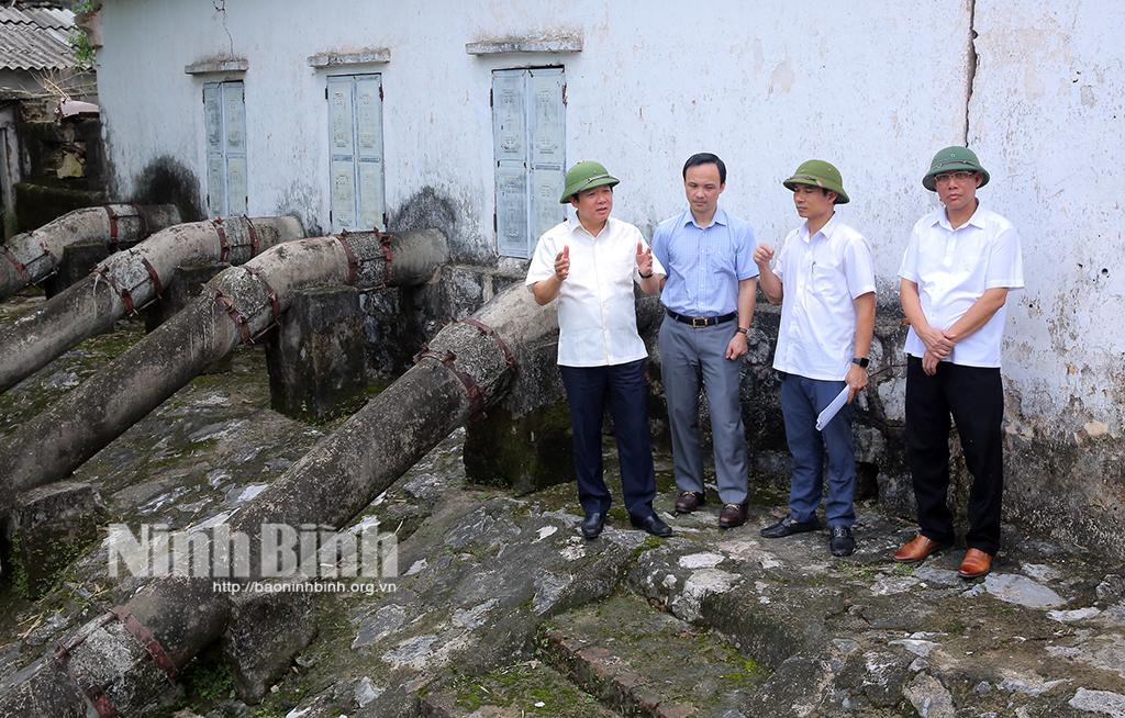 Đồng chí Chủ tịch UBND tỉnh kiểm tra công tác phòng, chống thiên tai tại thành phố Ninh Bình và huyện Yên Mô