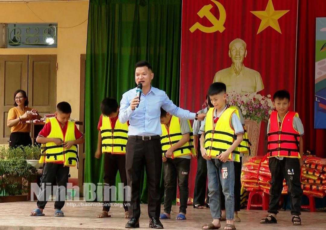 Tuyên truyền về phòng, chống đuối nước cho trẻ em xã Đức Long