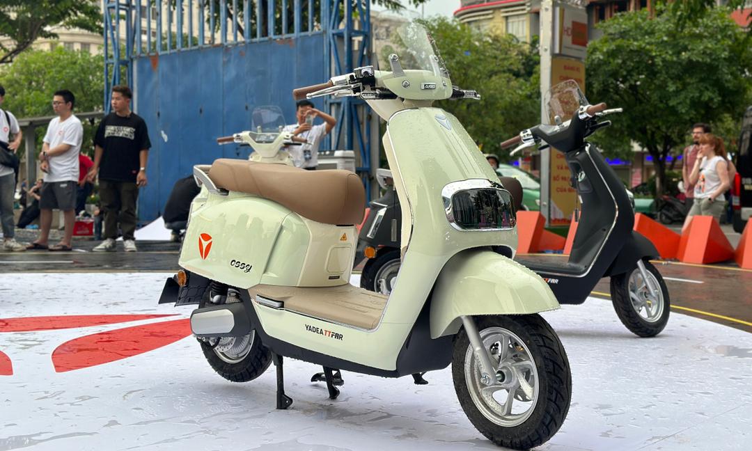 Yadea Ossy - xe máy điện giá 22 triệu đồng có ga tự động
