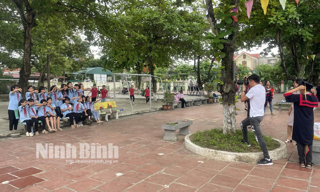 Dịch vụ chụp "kỷ yếu" kết thúc năm học hút khách