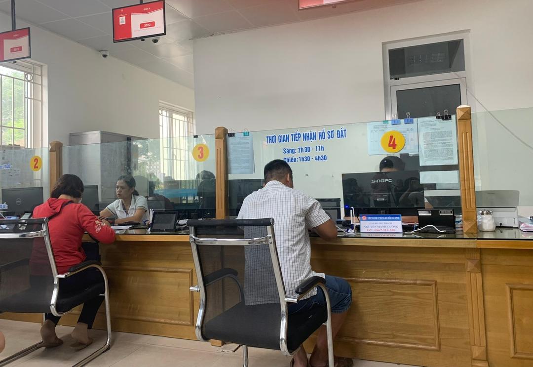 Thủ tướng chỉ thị tiếp tục đẩy mạnh cắt giảm, đơn giản hóa thủ tục hành chính