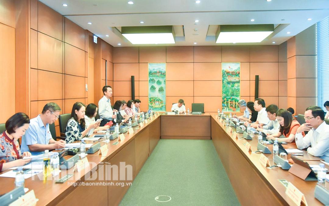 Kỳ họp thứ 7, Quốc hội khóa XV: Đại biểu Quốc hội tỉnh tham gia thảo luận tại Tổ về tình hình kinh tế-xã hội