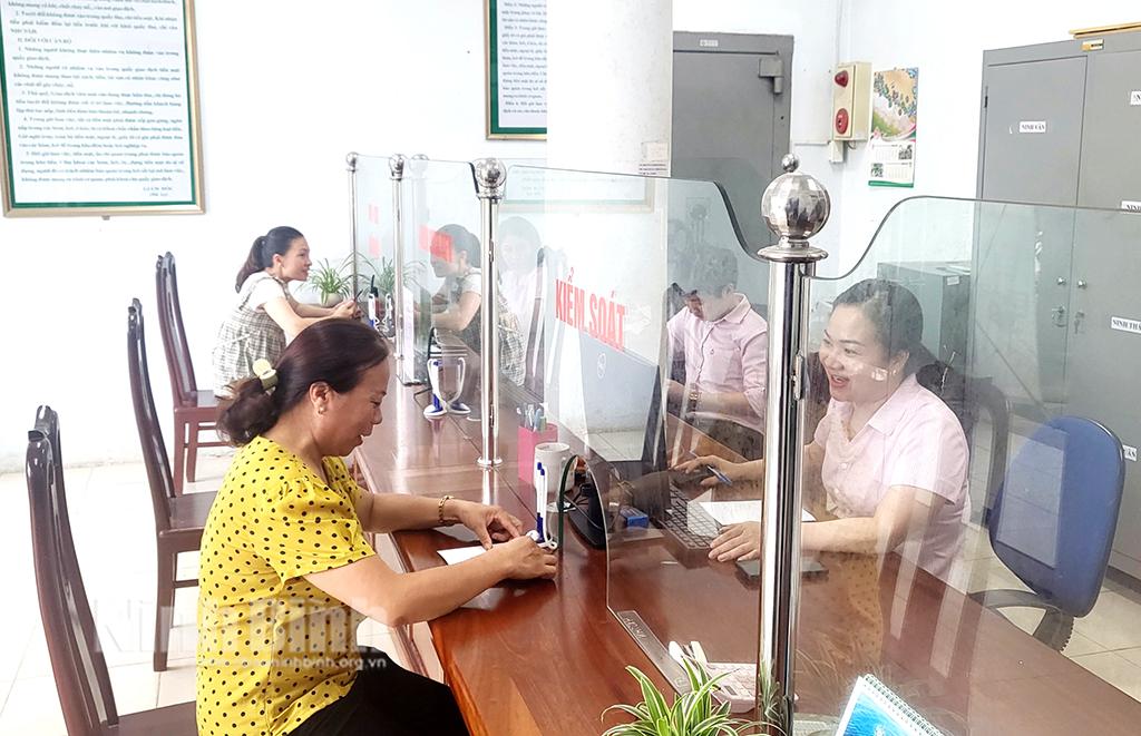 Lan tỏa phong trào "Gửi tiền tiết kiệm chung tay vì người nghèo"