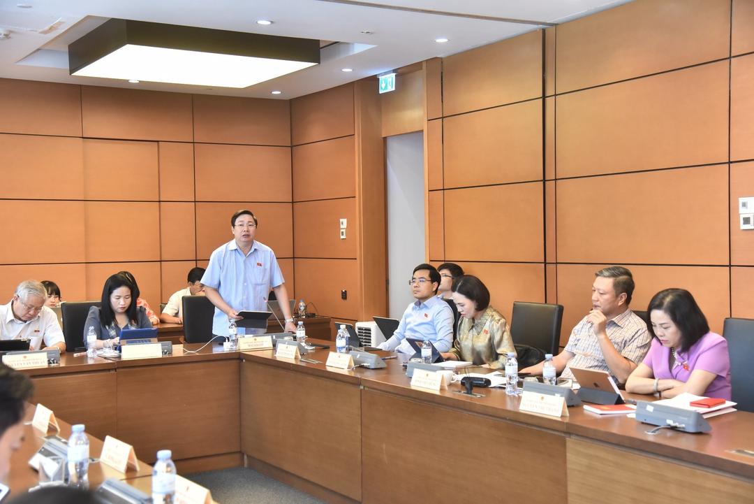 Kỳ họp thứ 7, Quốc hội khóa XV: Đại biểu Quốc hội tỉnh thảo luận ở Tổ về một số dự án Luật