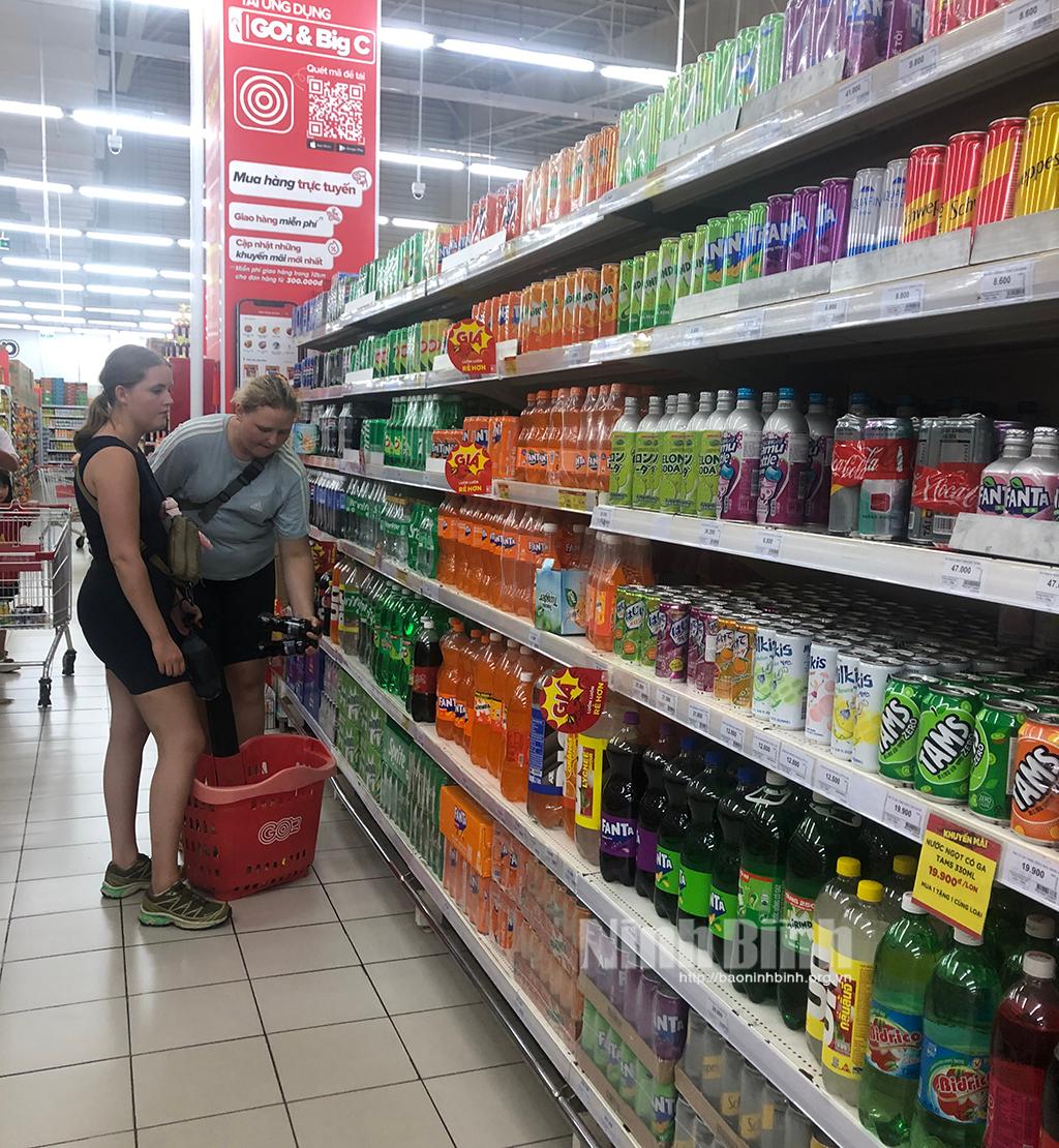 Sức tiêu thụ nước giải khát tăng mạnh trong những ngày nắng nóng