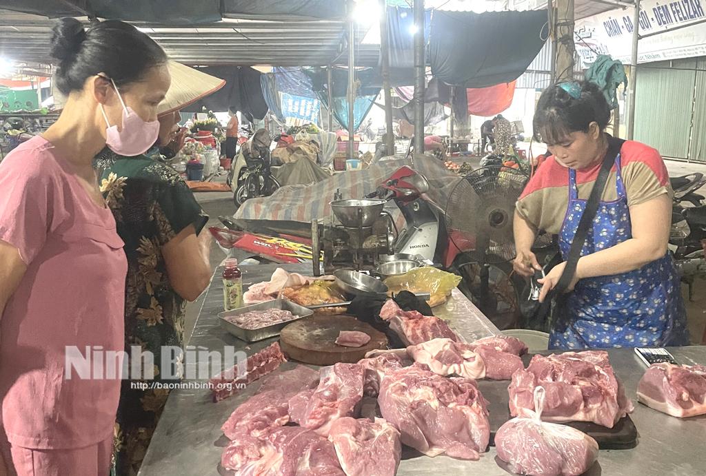 Thịt lợn tăng giá chóng mặt, tiểu thương than khó
