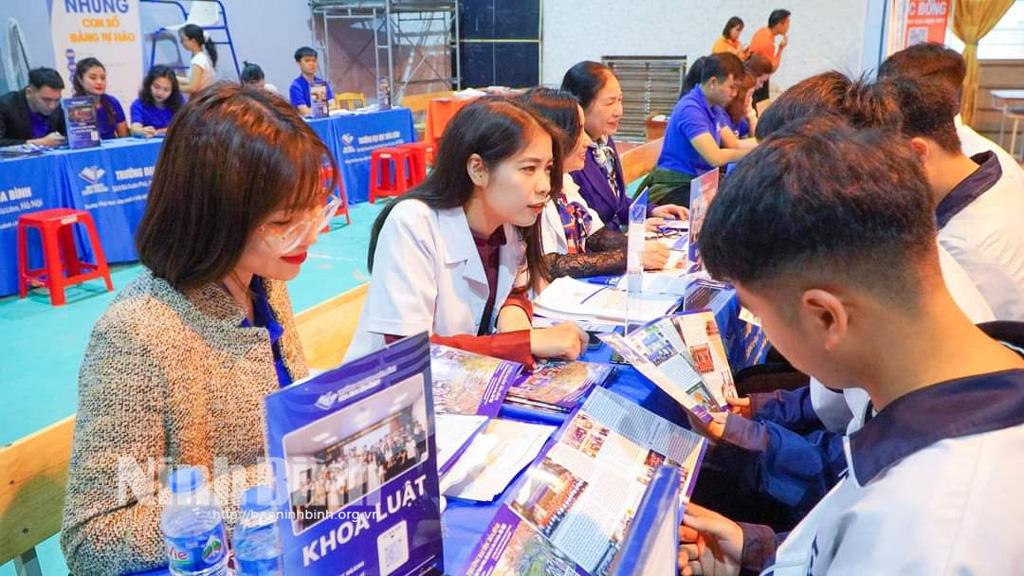 Tập trung tư vấn, hướng nghiệp cho học sinh lớp 12