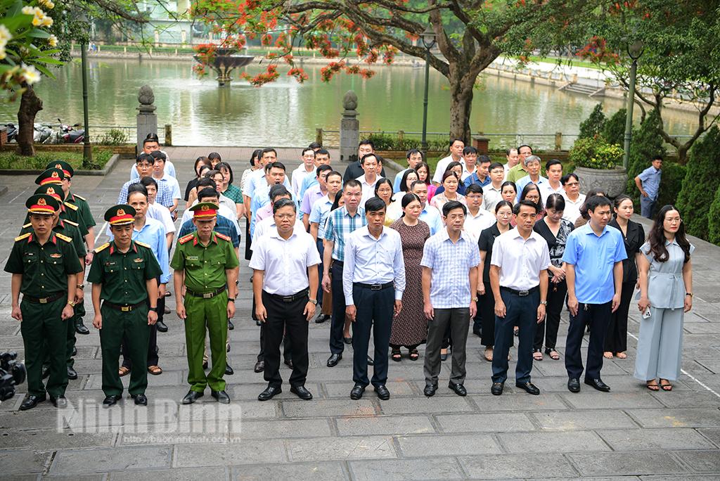 Thành phố Ninh Bình dâng hương nhân kỷ niệm 70 năm Chiến thắng Điện Biên Phủ