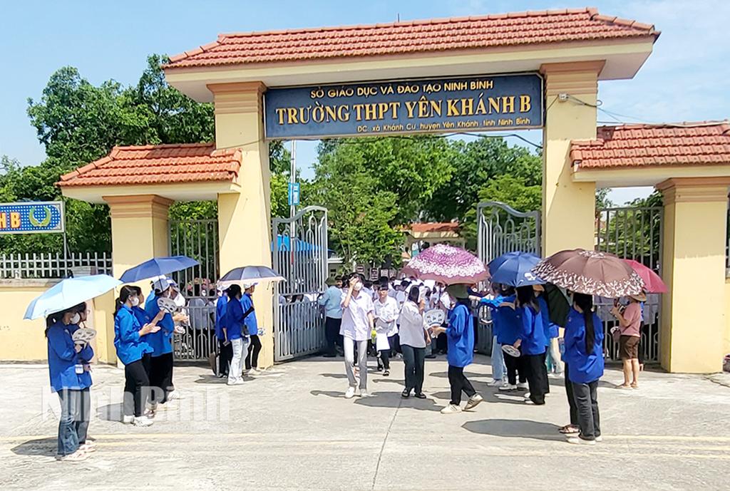 Ninh Bình: Thí sinh phấn khởi hoàn thành ngày thi đầu tiên Kỳ thi tuyển sinh lớp 10 THPT