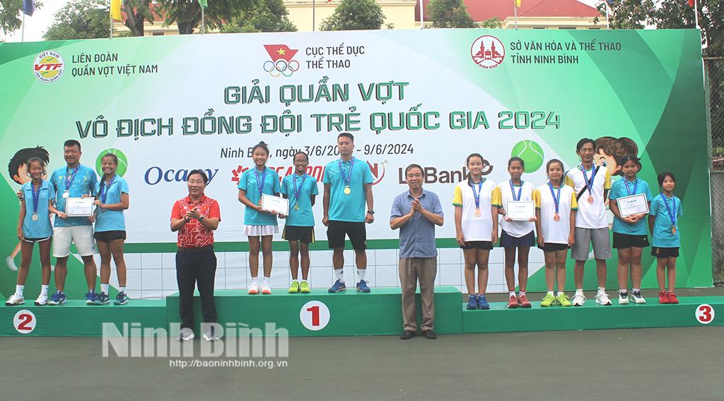 Mai Khánh Chi - "Tay vợt nhí" vô địch nội dung quần vợt đồng đội nữ U12