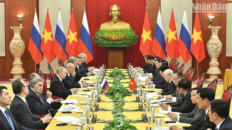 Party General Secretary holds talks with Russian President