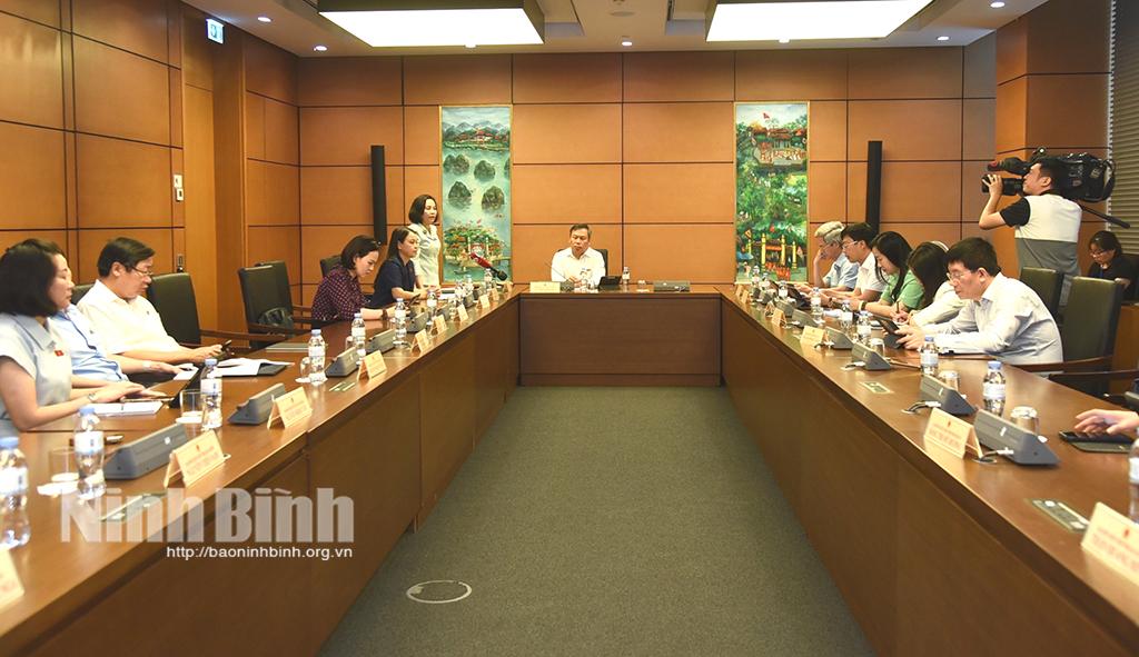 Kỳ họp thứ 7, Quốc hội khóa XV: Đại biểu Quốc hội tỉnh tham gia thảo luận tại Tổ về các nội dung cải cách tiền lương