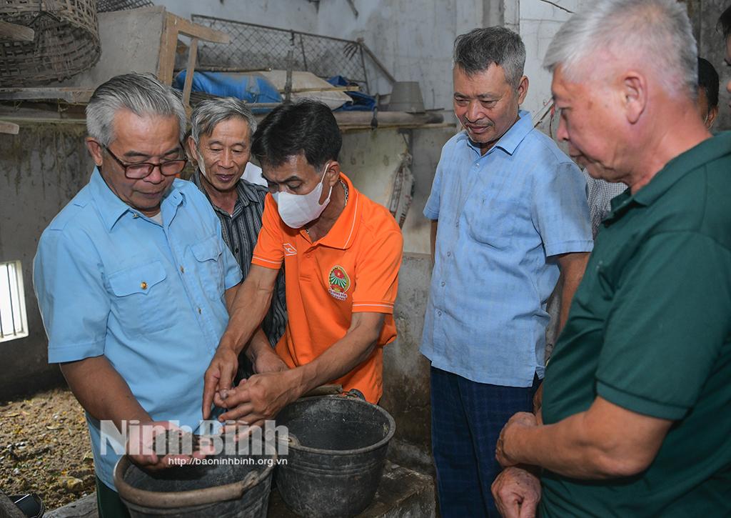 Tham quan mô hình xử lý rác thải thân thiện với môi trường tại huyện Yên Khánh