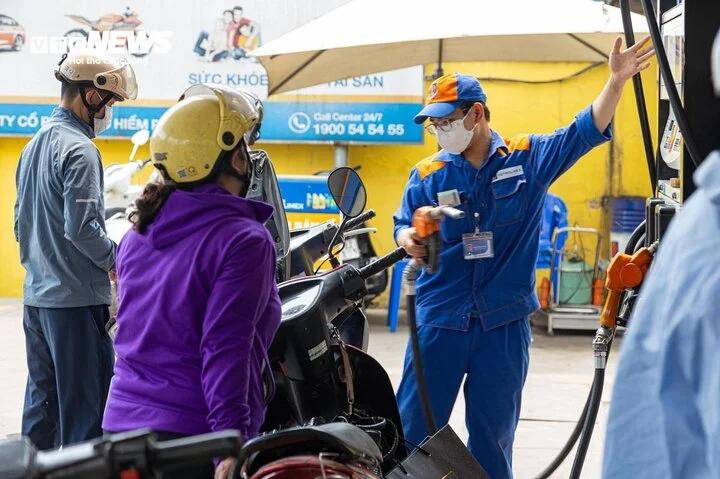 Giá xăng giảm nhiều nhất hơn 600 đồng/lít, về gần 21.000 đồng