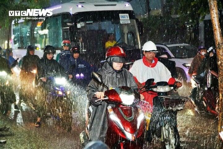 Cả nước mưa dông, cục bộ có mưa to đến rất to