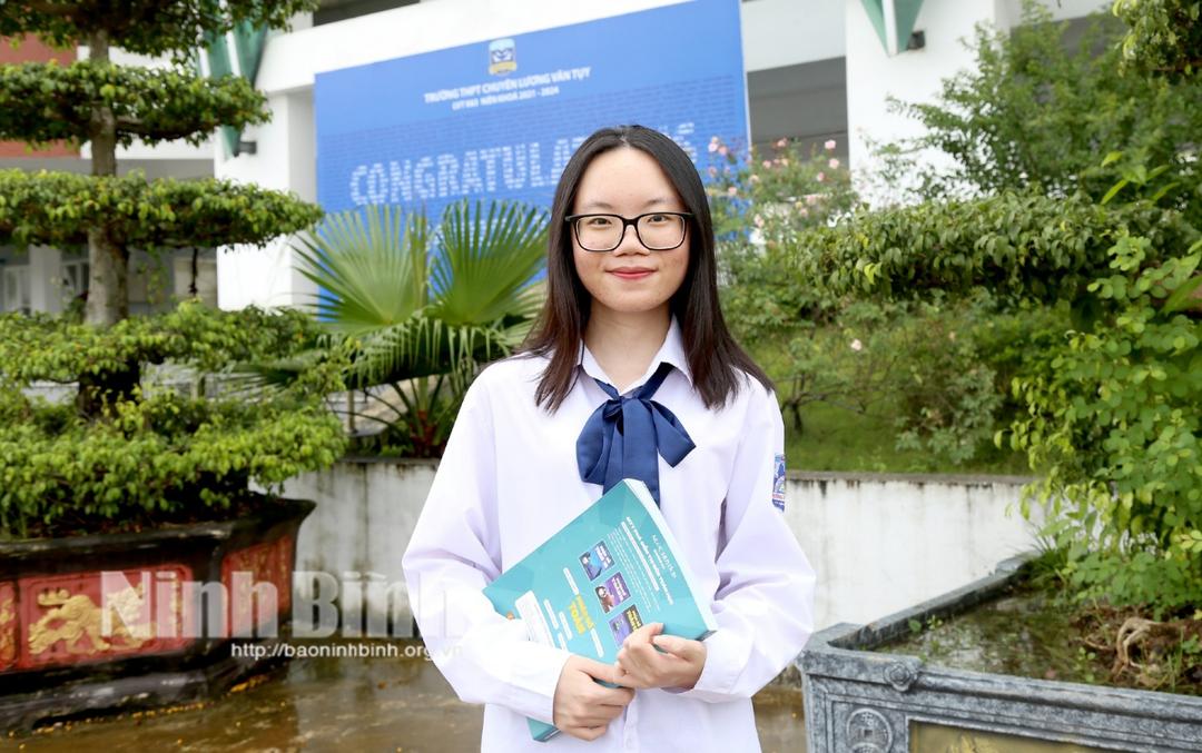 Đinh Thị Bích Ngọc chia sẻ bí quyết đạt thủ khoa "kép"