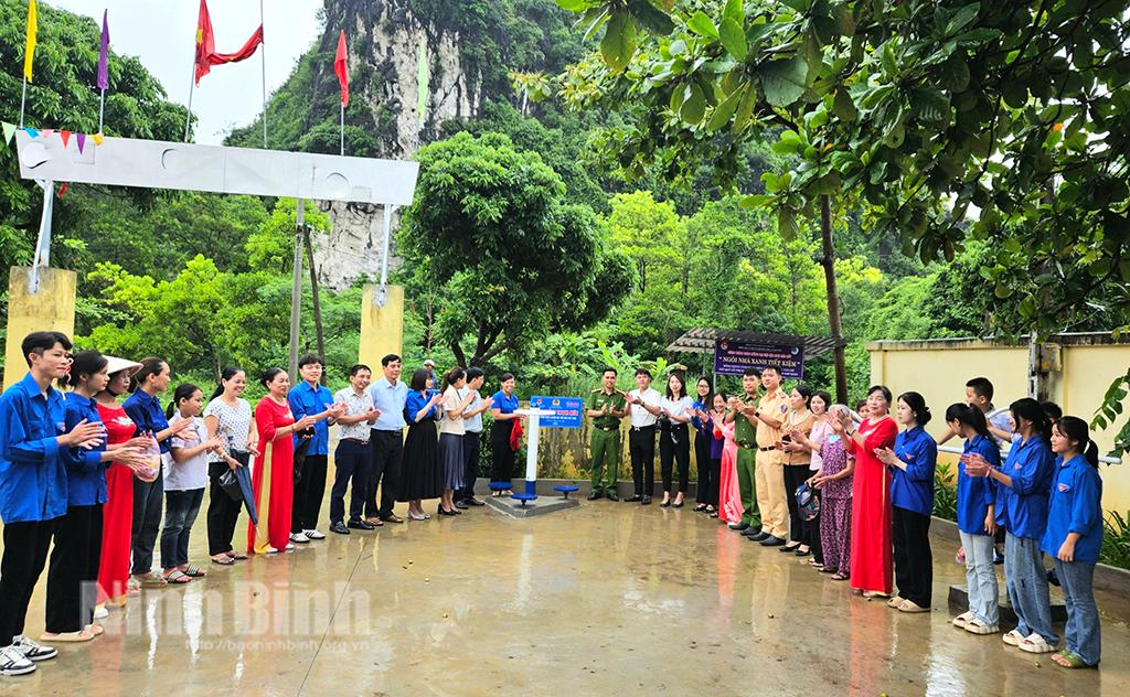 Bàn giao công trình thanh niên tại phường Nam Sơn