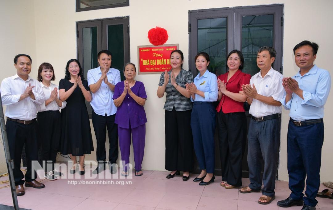 Khánh thành nhà "Đại đoàn kết" tại huyện Hoa Lư