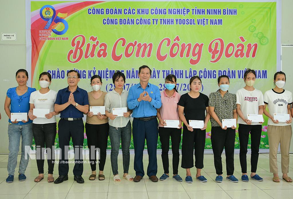 Tổ chức "Bữa cơm công đoàn" cho đoàn viên, người lao động Công ty TNHH Yoosol Việt Nam