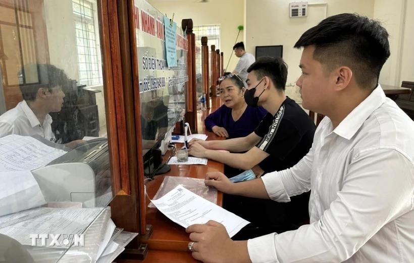 Tạm đình chỉ công tác với công chức cố tình đùn đẩy, né tránh trách nhiệm