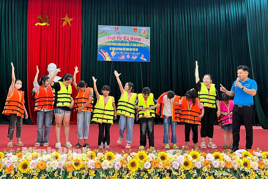 Trại hè kỹ năng tuyên truyền phòng, chống đuối nước, kỹ năng sinh hoạt hè cho trẻ em