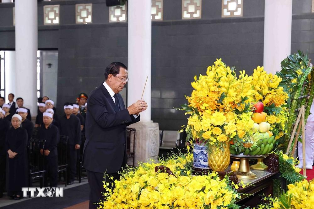 Đoàn lãnh đạo các nước xúc động tiễn biệt Tổng Bí thư Nguyễn Phú Trọng