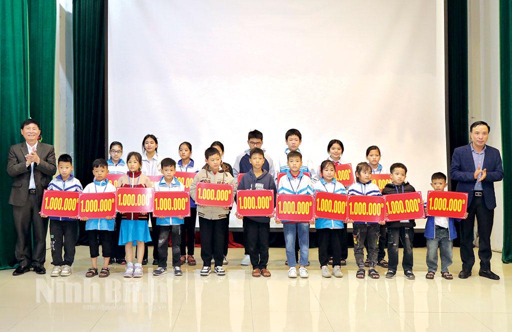 Tăng cường sự lãnh đạo của Đảng đối với công tác khuyến học, khuyến tài, xây dựng xã hội học tập