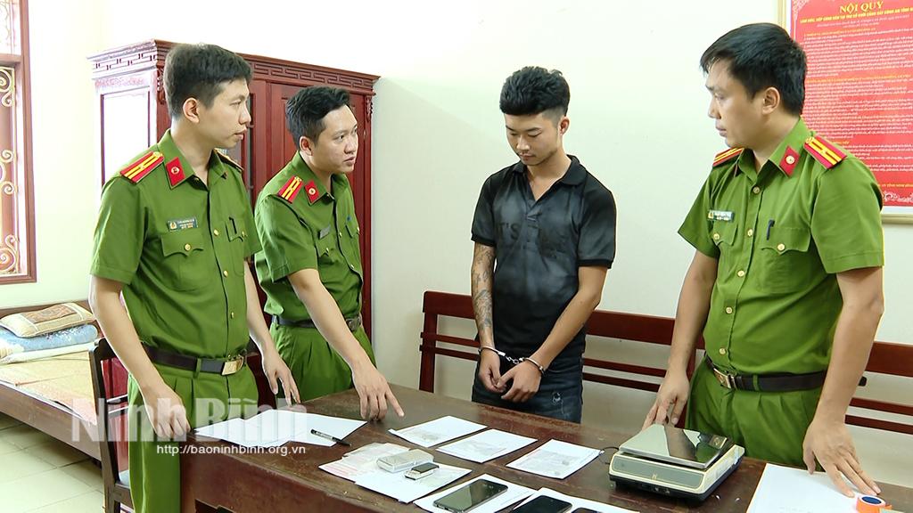 Bắt giữ 2 đối tượng tàng trữ, mua bán trái phép chất ma túy