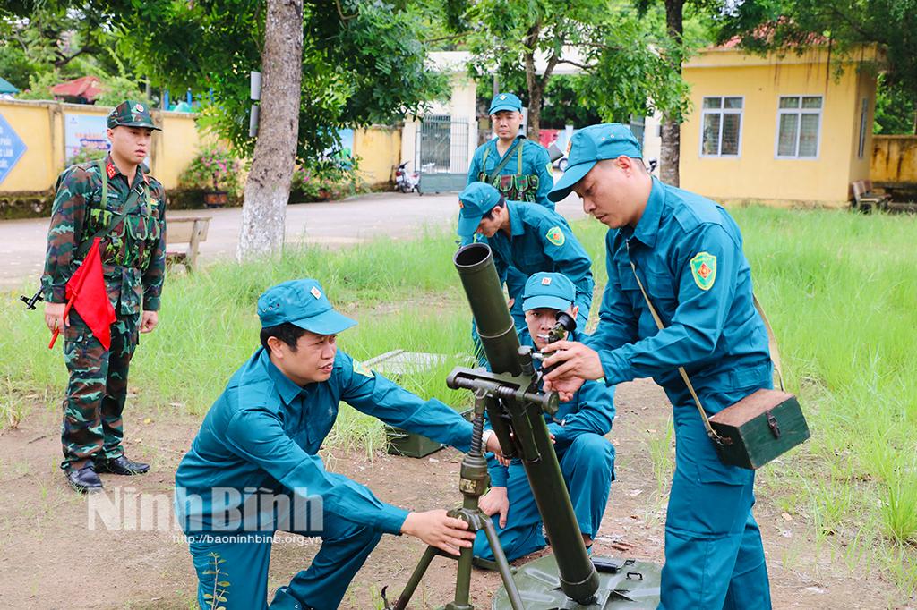 Ban CHQS thành phố Ninh Bình khai mạc huấn luyện dân quân tự vệ binh chủng năm 2024