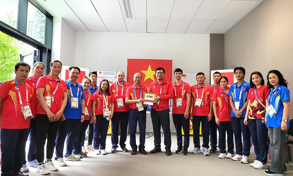 Olympic 2024: Đại sứ Việt Nam tại Pháp thăm hỏi Đoàn Thể thao Việt Nam