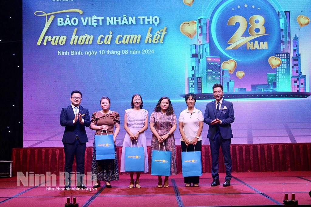 Công ty Bảo Việt Nhân thọ Ninh Bình kỷ niệm 28 năm ngày thành lập